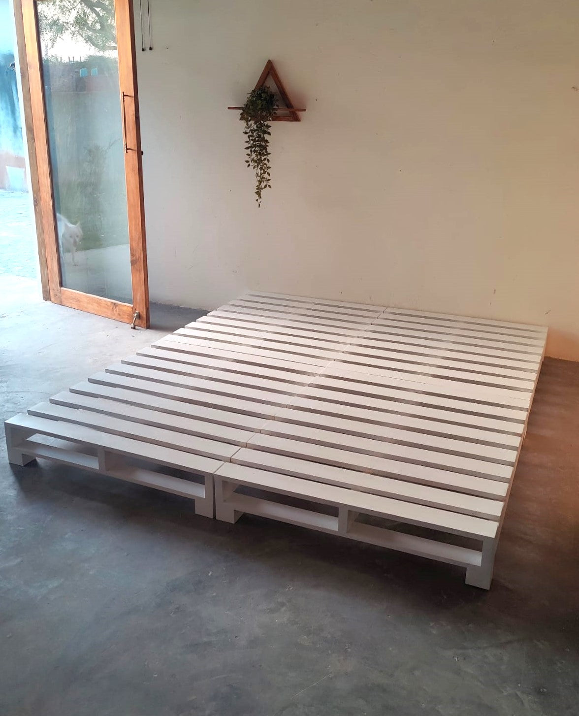 Mindi Pallet Bed