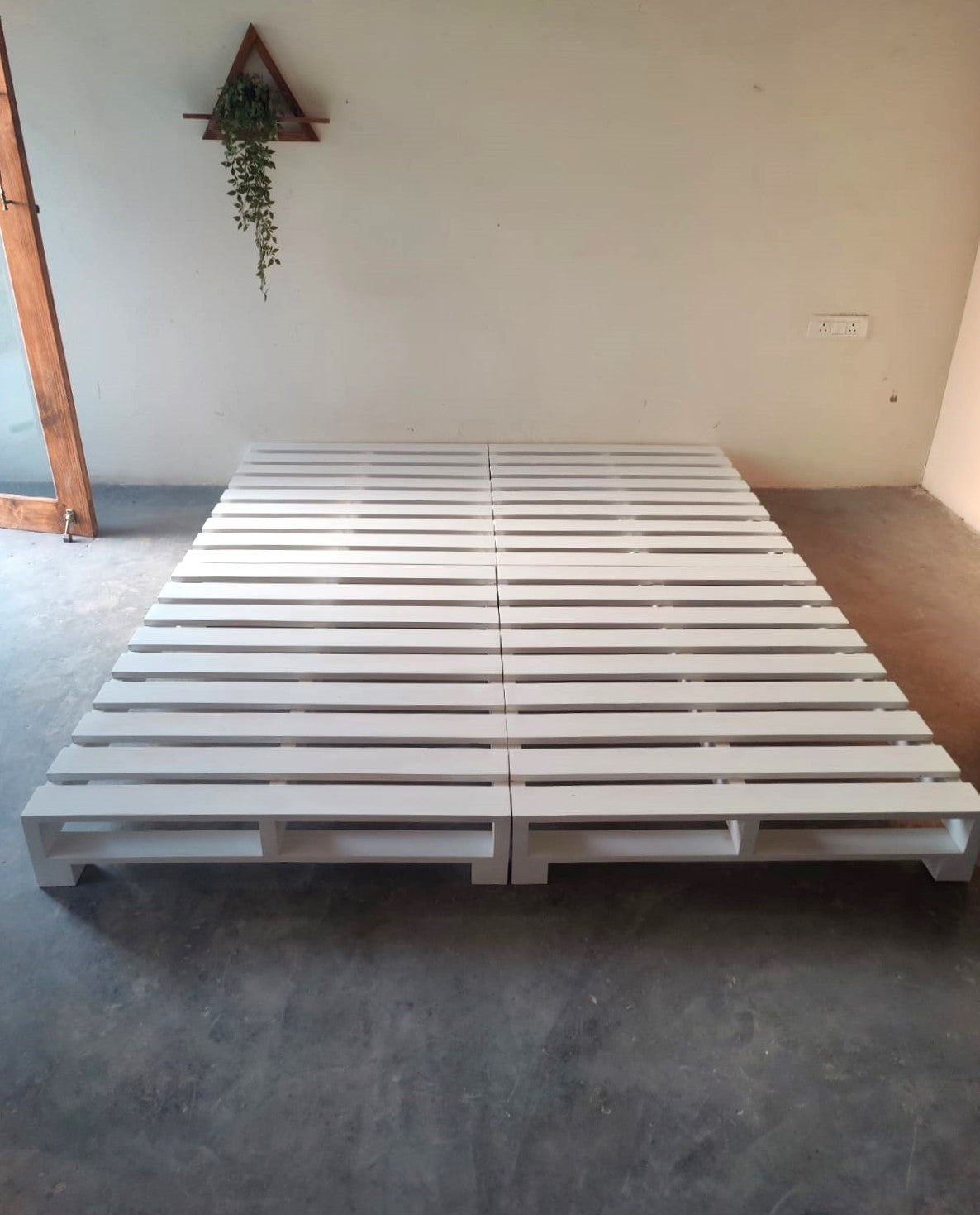 Mindi Pallet Bed